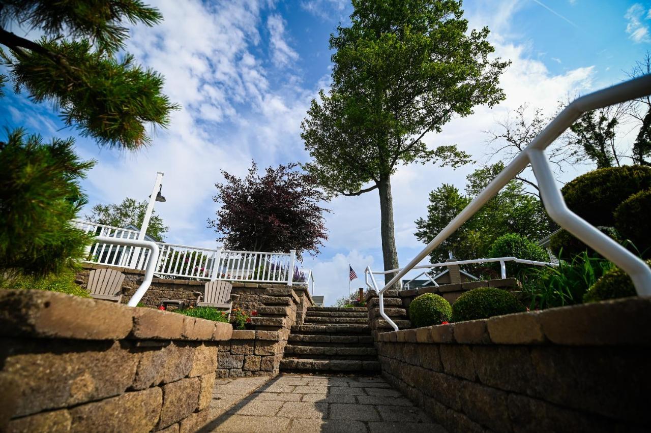 The Lakehouse Inn Geneva Екстериор снимка