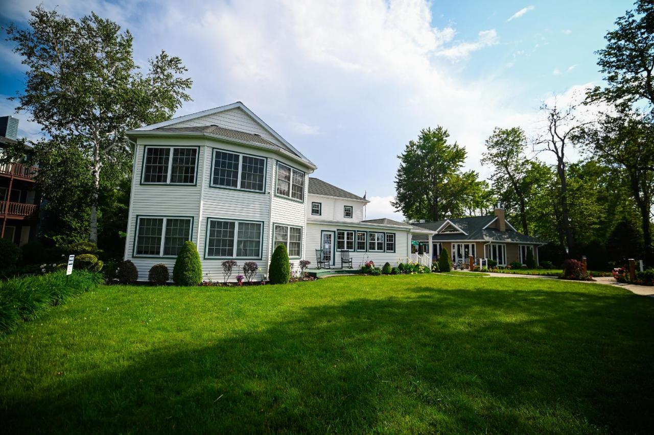 The Lakehouse Inn Geneva Екстериор снимка