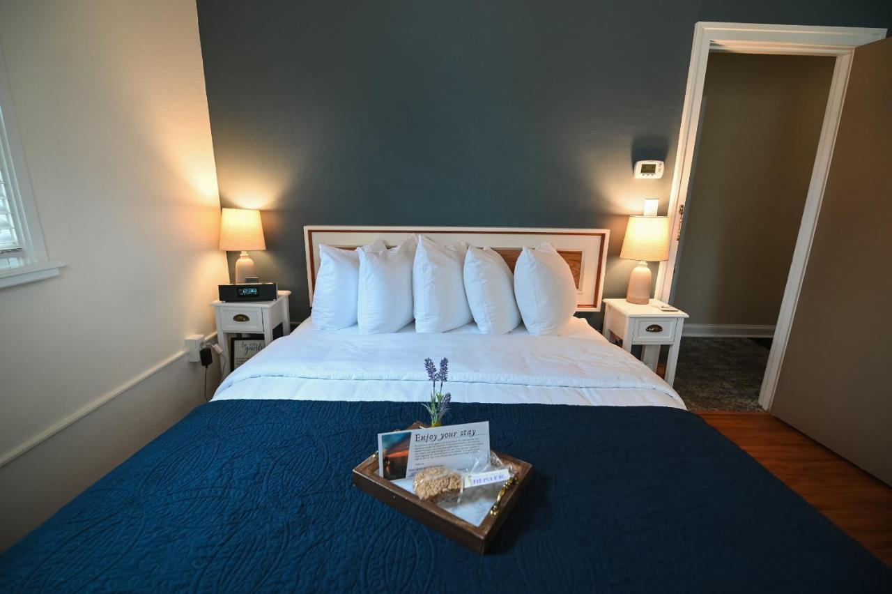 The Lakehouse Inn Geneva Екстериор снимка