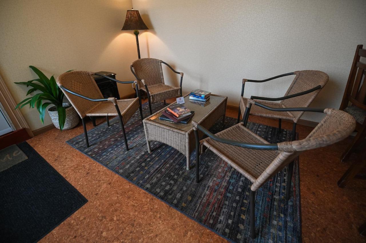 The Lakehouse Inn Geneva Екстериор снимка