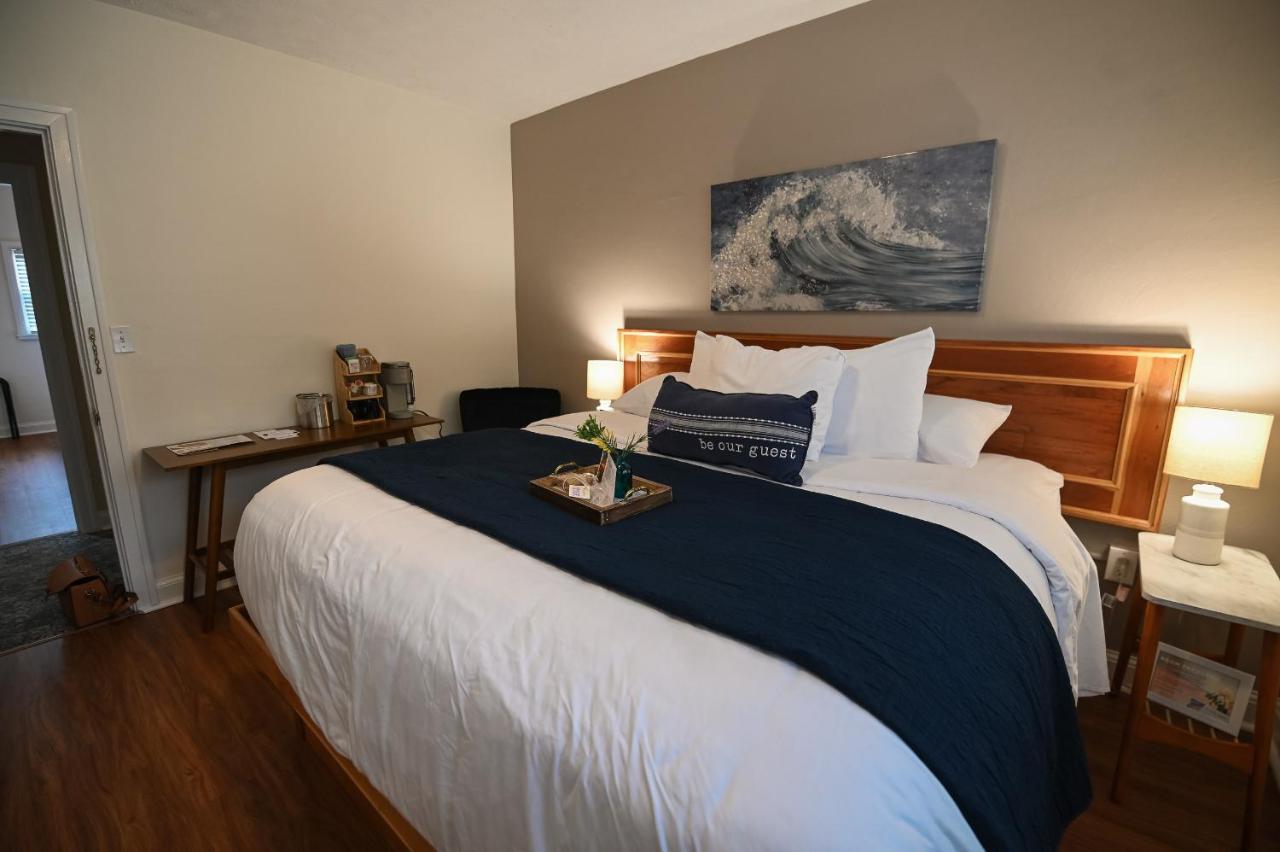 The Lakehouse Inn Geneva Екстериор снимка