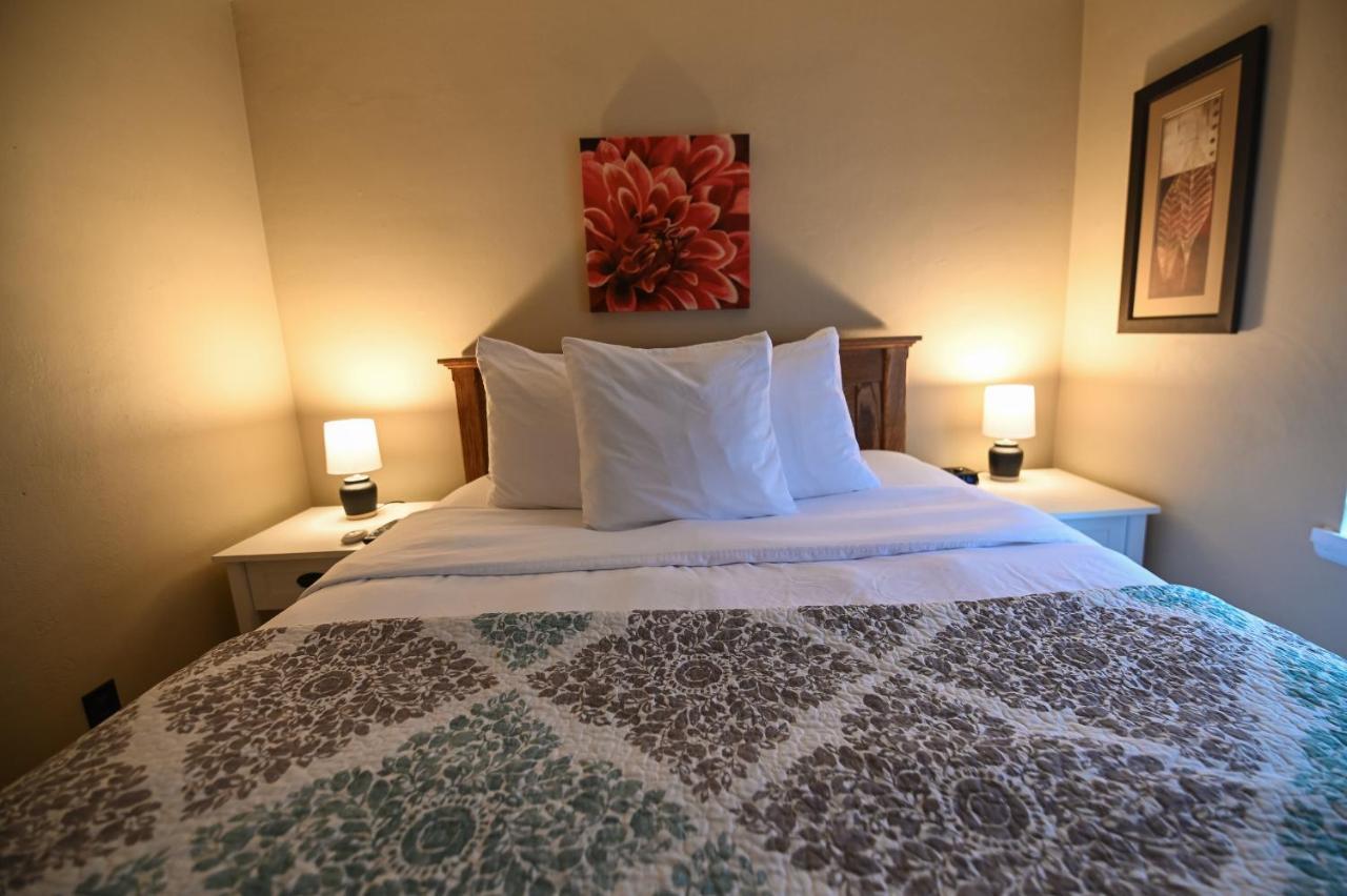 The Lakehouse Inn Geneva Екстериор снимка