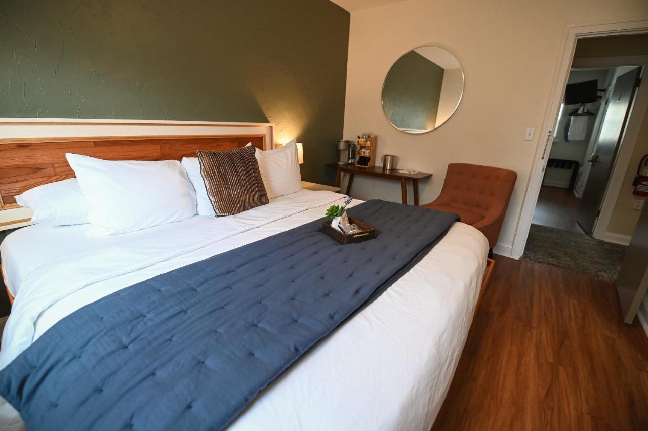 The Lakehouse Inn Geneva Екстериор снимка