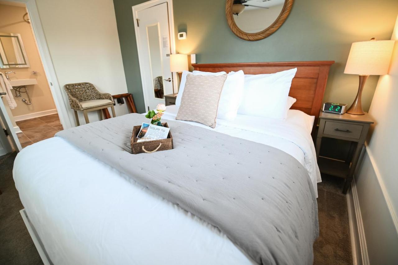 The Lakehouse Inn Geneva Екстериор снимка