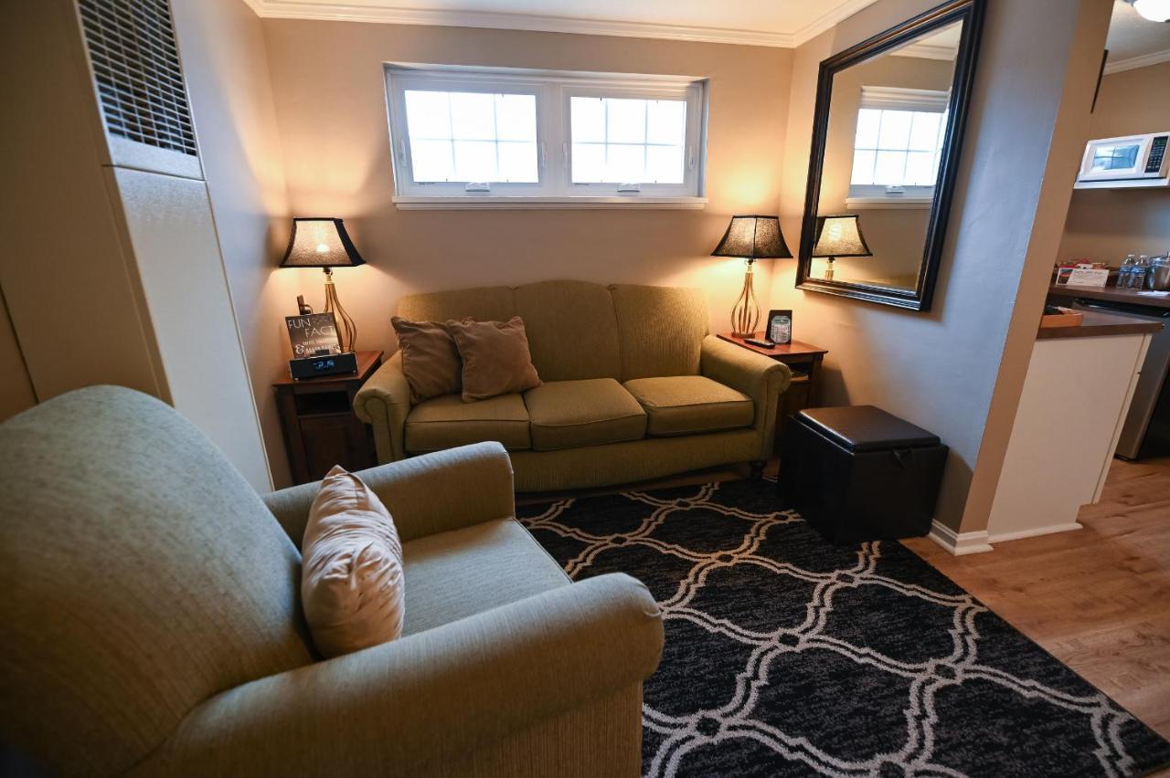 The Lakehouse Inn Geneva Екстериор снимка